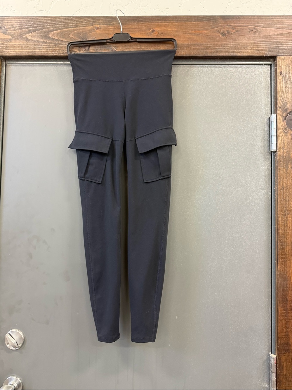 HALARA Black High-Waist Cargo Leggings - Picture 2 of 3
